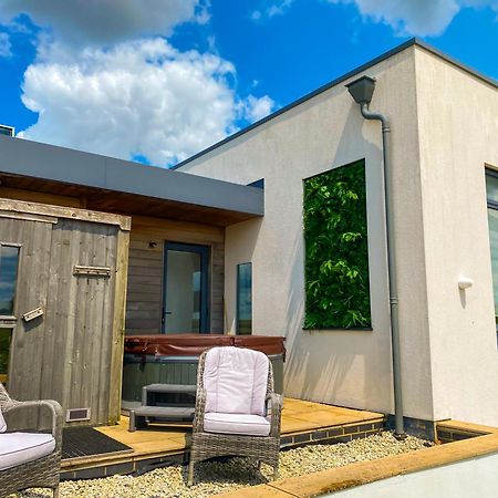The Retreat, Sauna & Hot Tub, Charming & Cosy Gem ブランドフォード・フォーラム エクステリア 写真