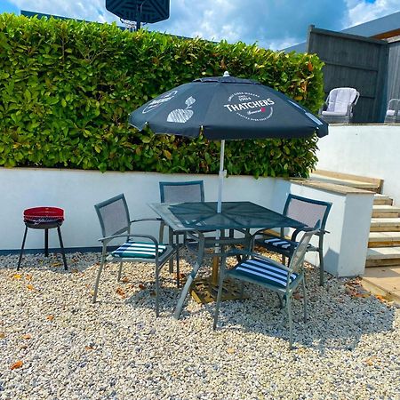 The Retreat, Sauna & Hot Tub, Charming & Cosy Gem ブランドフォード・フォーラム エクステリア 写真