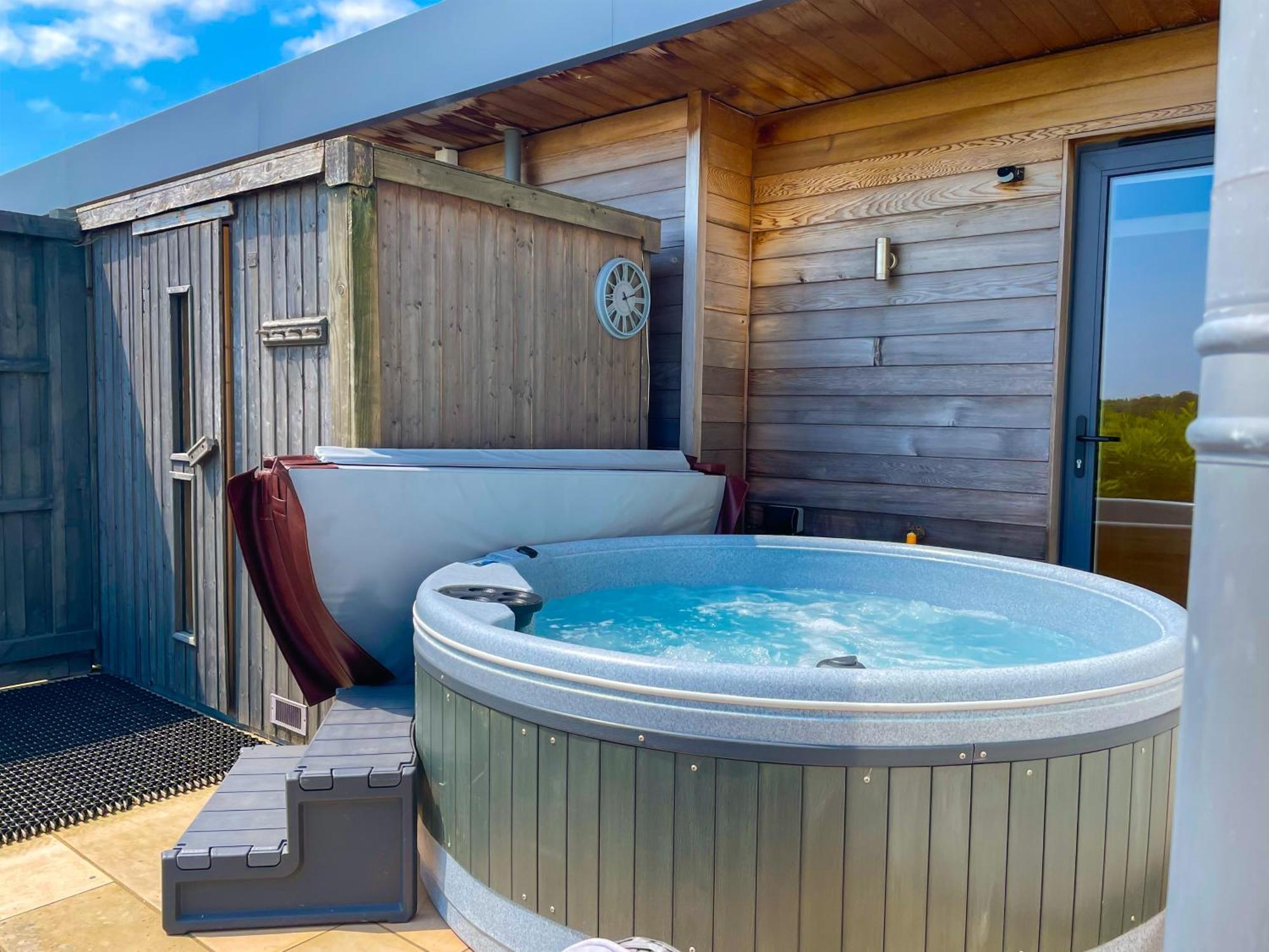 The Retreat, Sauna & Hot Tub, Charming & Cosy Gem ブランドフォード・フォーラム エクステリア 写真